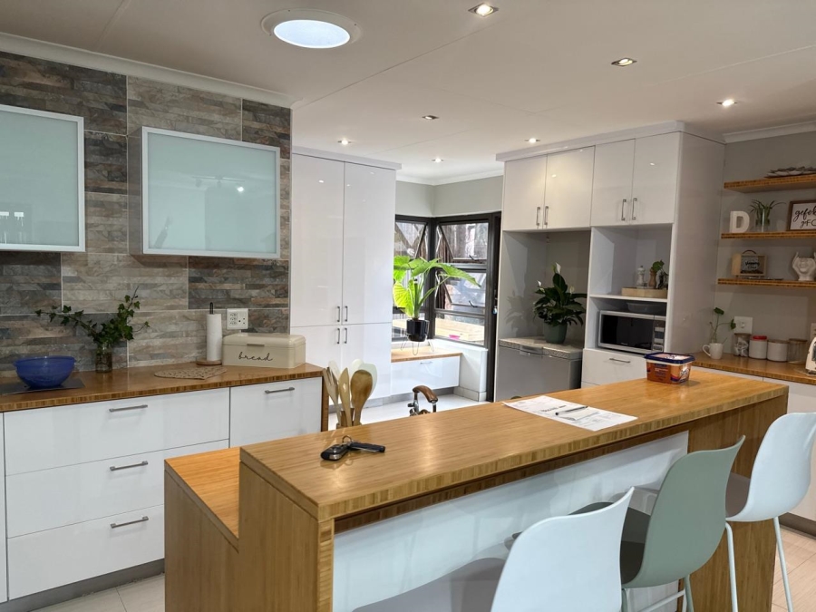 To Let 3 Bedroom Property for Rent in Wilro Park Gauteng