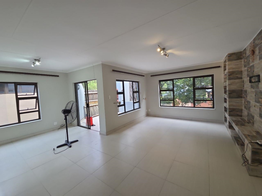 To Let 3 Bedroom Property for Rent in Wilro Park Gauteng