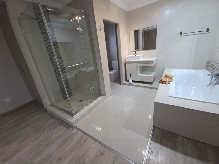 To Let 3 Bedroom Property for Rent in Wilro Park Gauteng