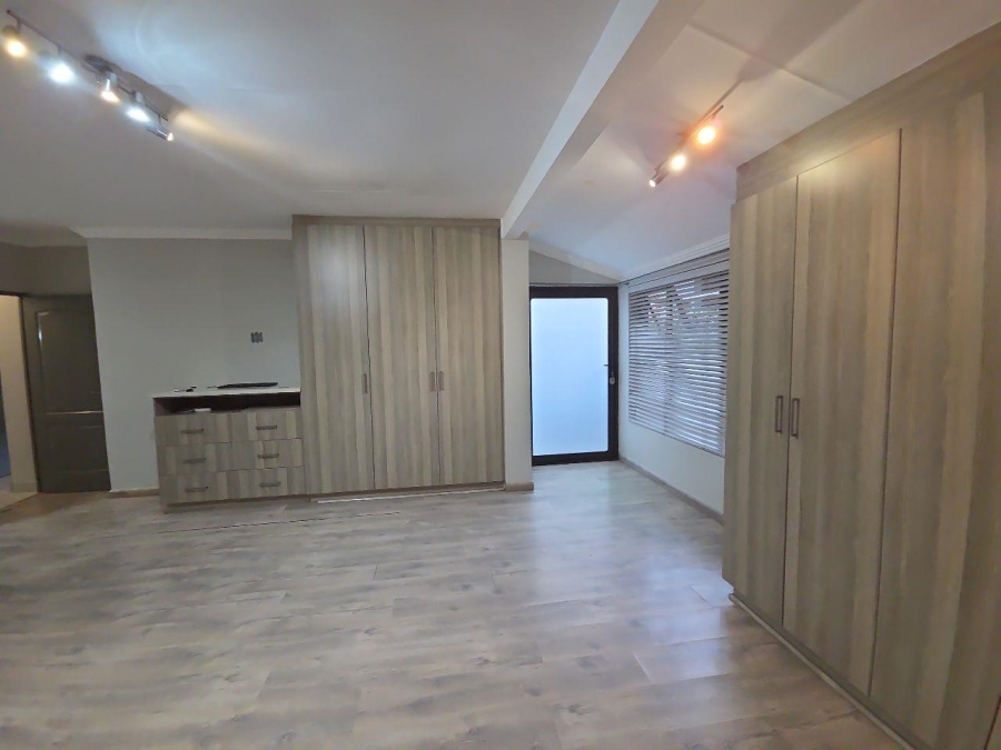 To Let 3 Bedroom Property for Rent in Wilro Park Gauteng