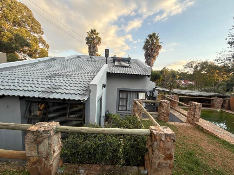 To Let 3 Bedroom Property for Rent in Wilro Park Gauteng
