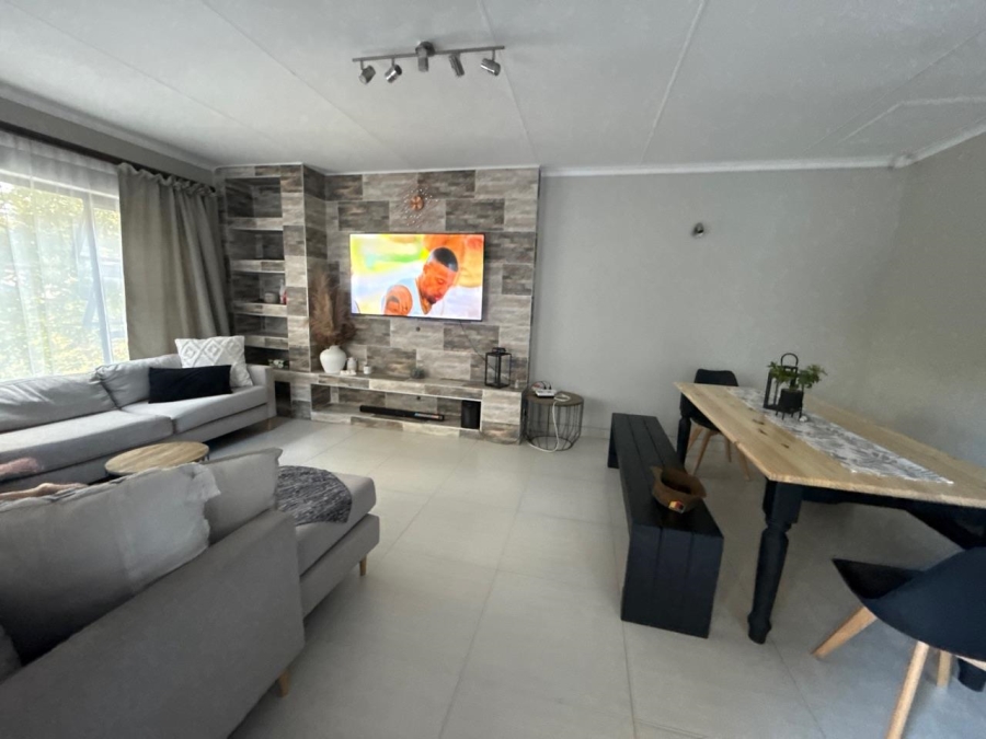 To Let 3 Bedroom Property for Rent in Wilro Park Gauteng
