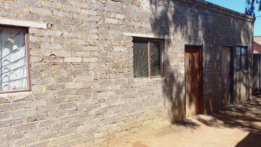 8 Bedroom Property for Sale in Orange Farm Gauteng