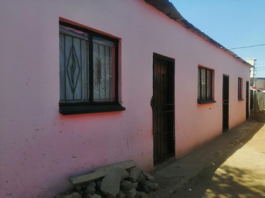 8 Bedroom Property for Sale in Orange Farm Gauteng