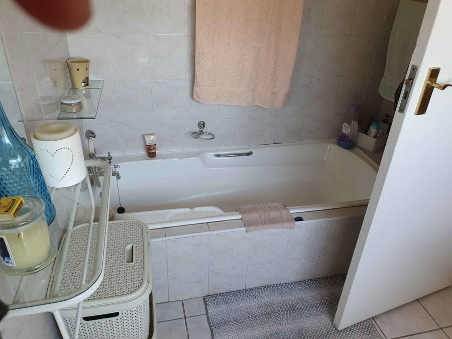 4 Bedroom Property for Sale in Bassonia Gauteng