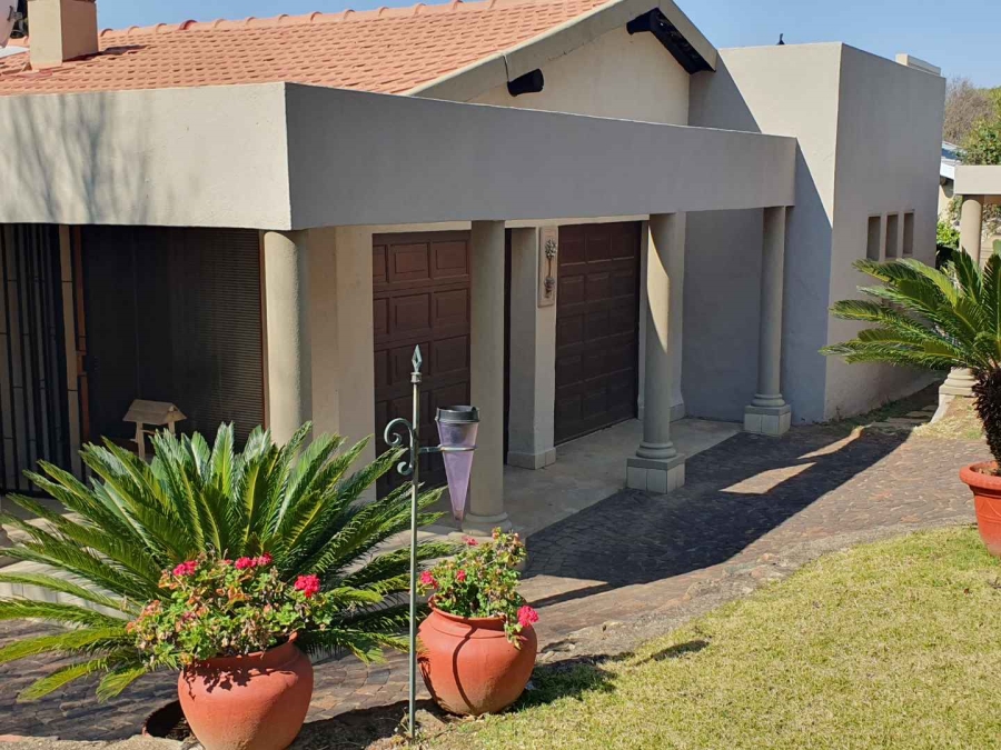 4 Bedroom Property for Sale in Bassonia Gauteng