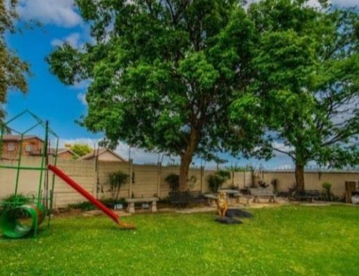 To Let 3 Bedroom Property for Rent in Lyndhurst Gauteng