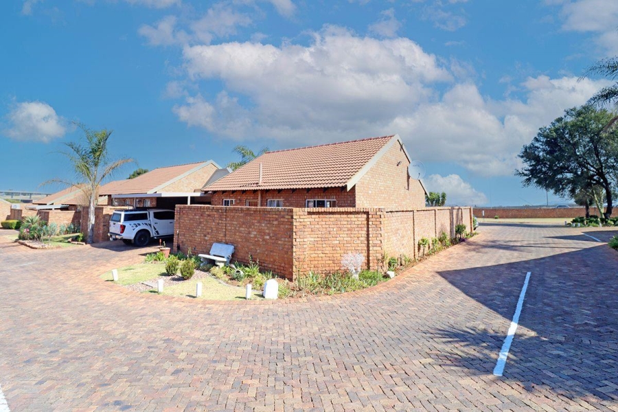 2 Bedroom Property for Sale in Elardus Park Gauteng