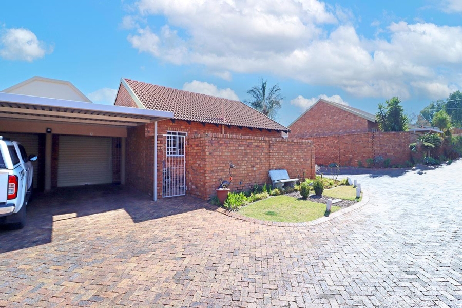 2 Bedroom Property for Sale in Elardus Park Gauteng