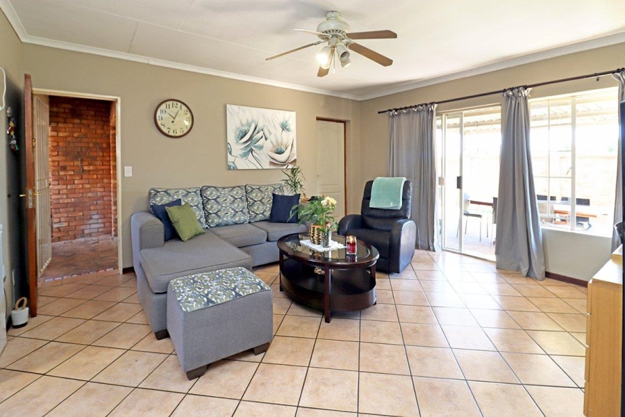 2 Bedroom Property for Sale in Elardus Park Gauteng