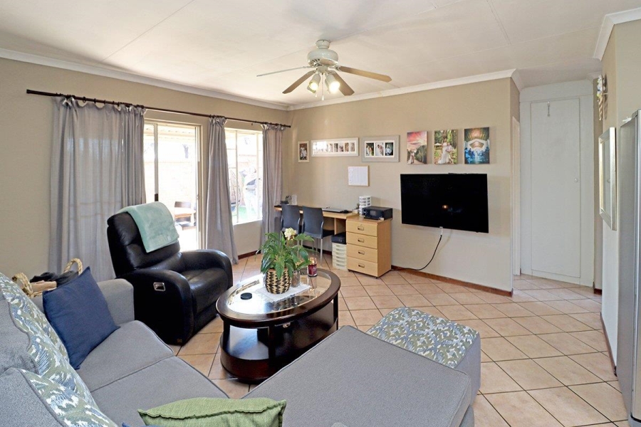 2 Bedroom Property for Sale in Elardus Park Gauteng