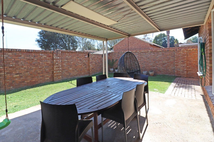 2 Bedroom Property for Sale in Elardus Park Gauteng