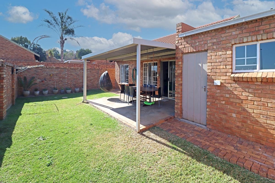 2 Bedroom Property for Sale in Elardus Park Gauteng