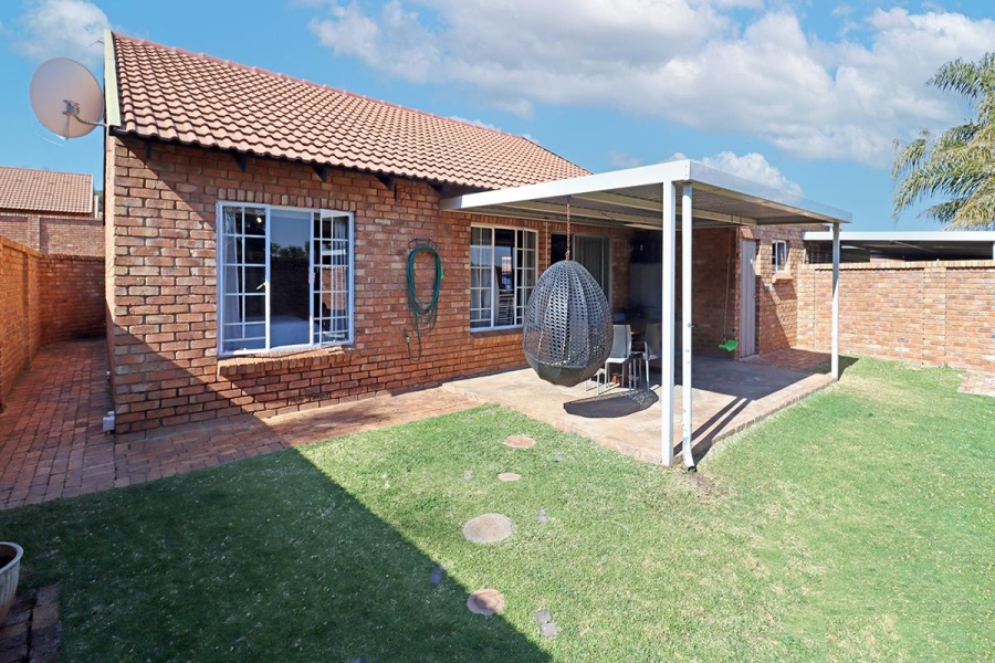 2 Bedroom Property for Sale in Elardus Park Gauteng