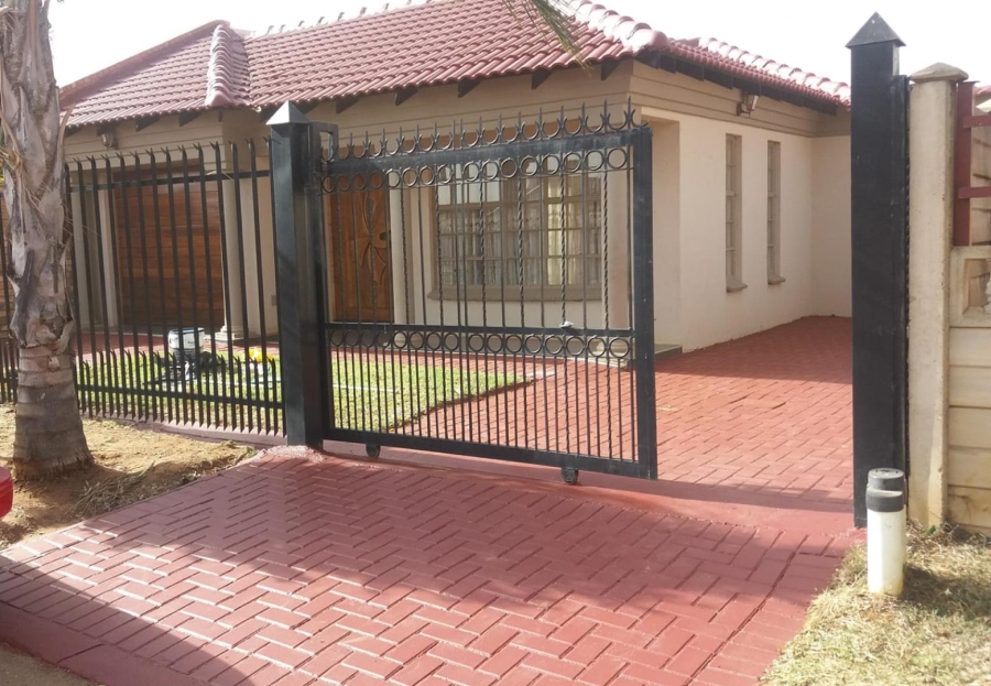 3 Bedroom Property for Sale in Soshanguve VV Gauteng