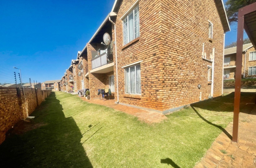 2 Bedroom Property for Sale in Chloorkop Gauteng
