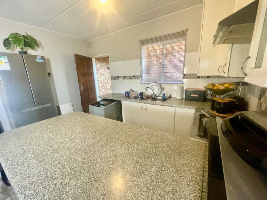 2 Bedroom Property for Sale in Chloorkop Gauteng