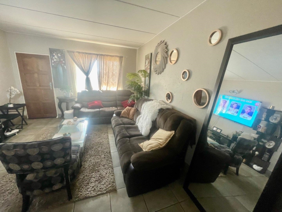 2 Bedroom Property for Sale in Chloorkop Gauteng