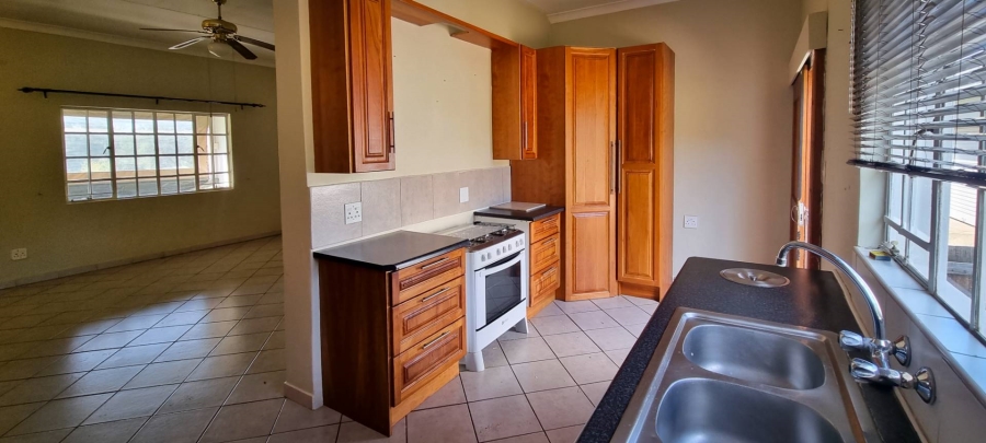 To Let 3 Bedroom Property for Rent in Flora Park Gauteng