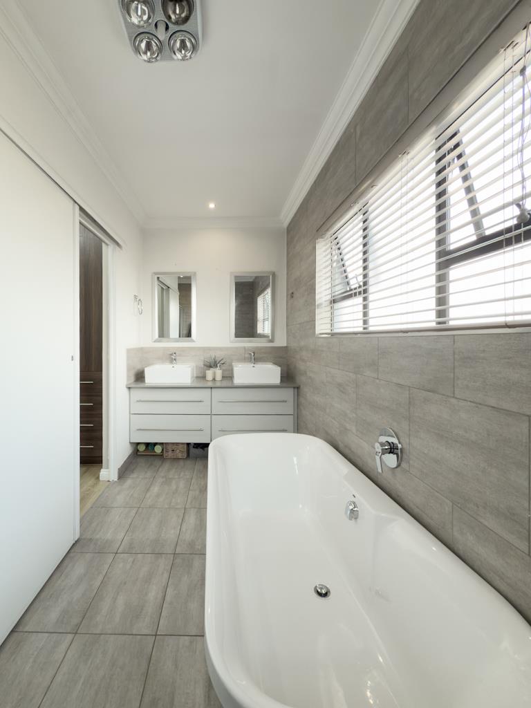 3 Bedroom Property for Sale in Midstream Hill Gauteng