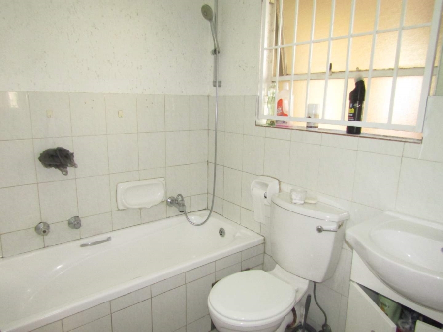1 Bedroom Property for Sale in Rembrandt Park Gauteng
