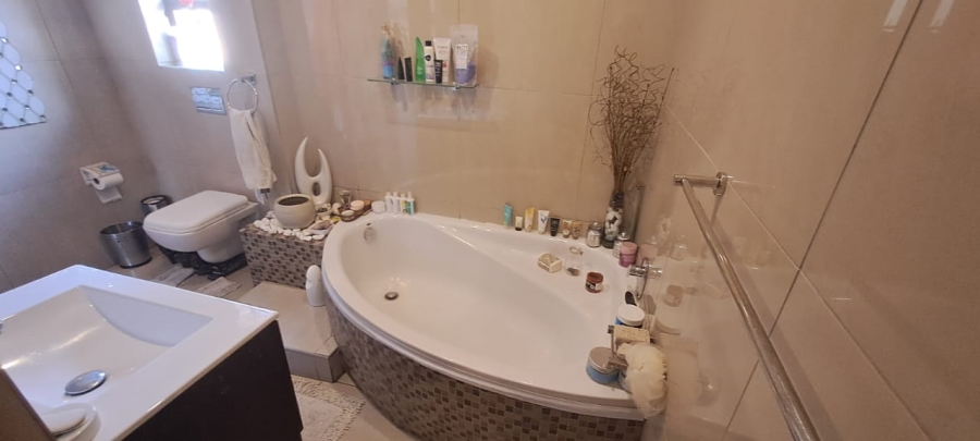 3 Bedroom Property for Sale in Elandspark Gauteng