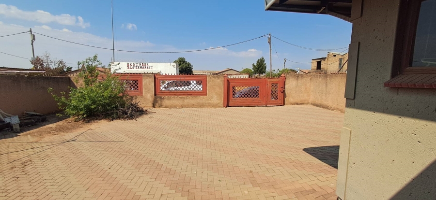 2 Bedroom Property for Sale in Soshanguve Pp2 Gauteng