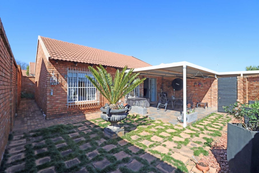 2 Bedroom Property for Sale in Elardus Park Gauteng