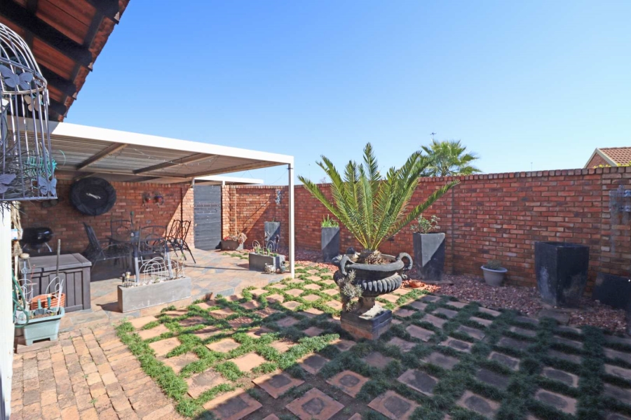 2 Bedroom Property for Sale in Elardus Park Gauteng