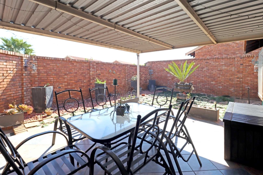 2 Bedroom Property for Sale in Elardus Park Gauteng