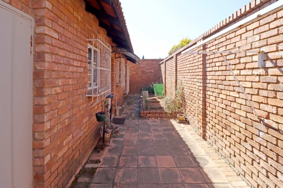 2 Bedroom Property for Sale in Elardus Park Gauteng