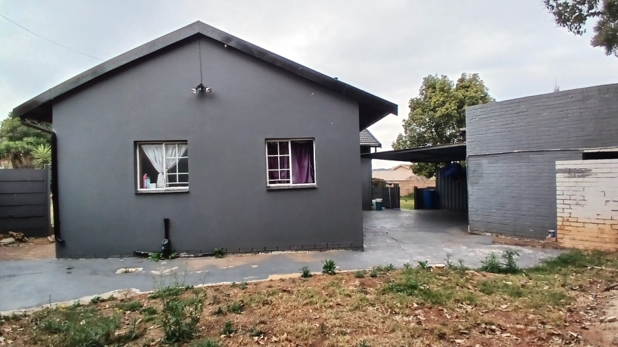 3 Bedroom Property for Sale in Birchleigh Gauteng