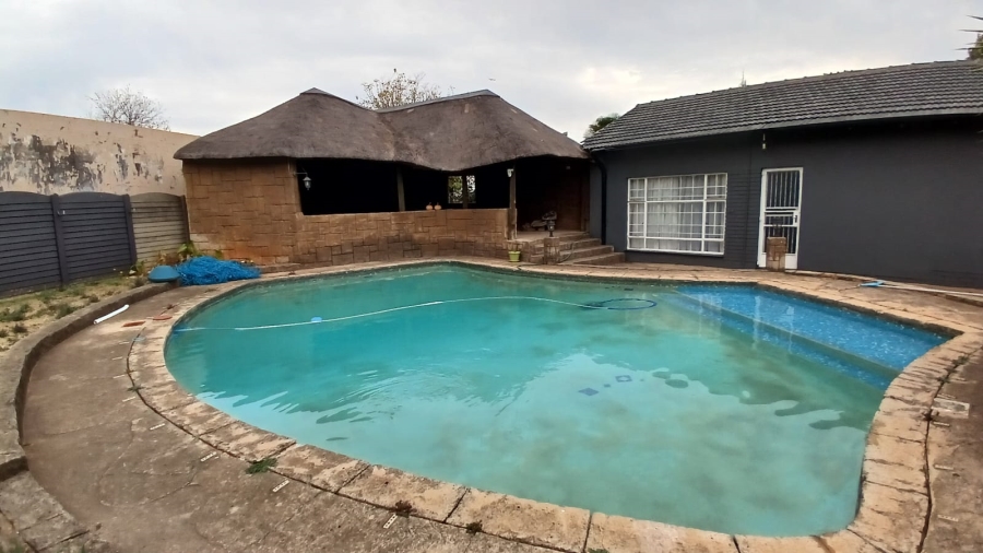 3 Bedroom Property for Sale in Birchleigh Gauteng