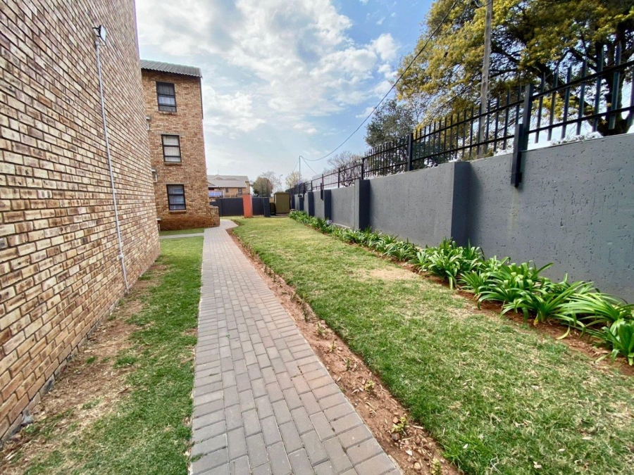 To Let 3 Bedroom Property for Rent in Princess A H Gauteng