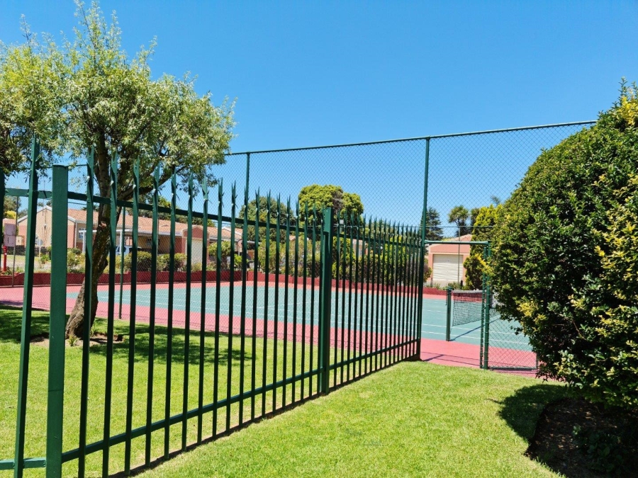 2 Bedroom Property for Sale in Farrarmere Gauteng
