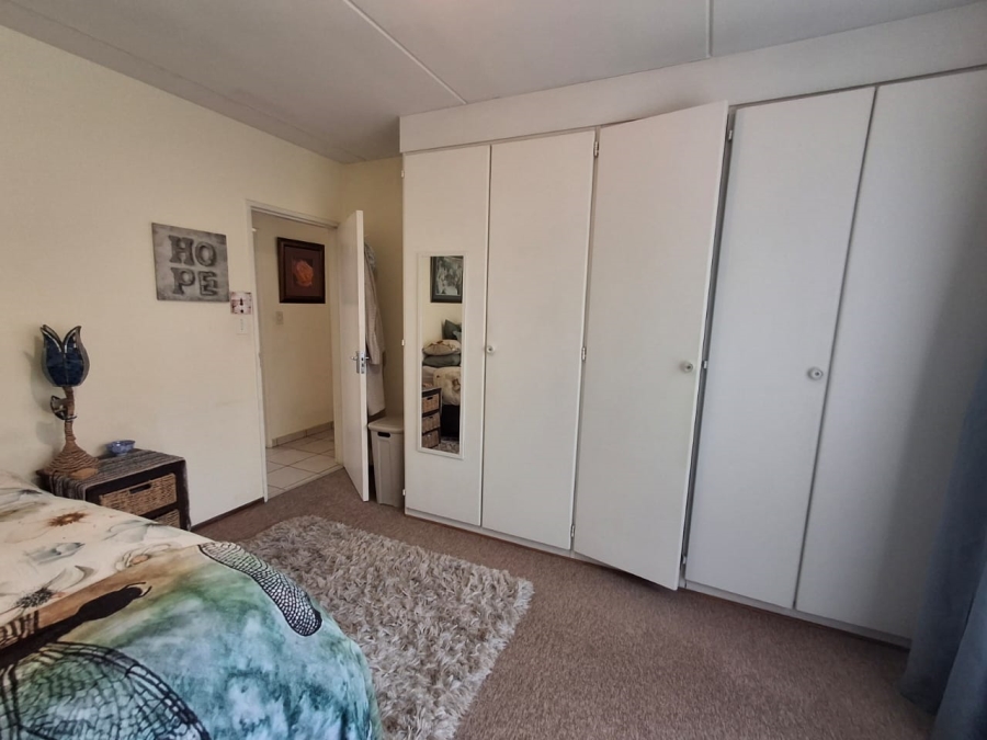 2 Bedroom Property for Sale in Farrarmere Gauteng