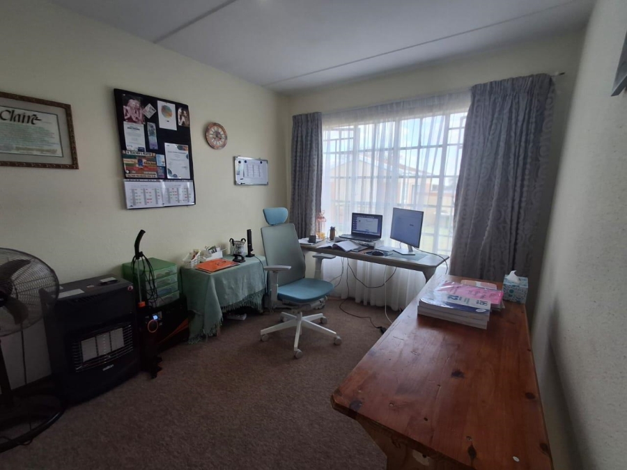 2 Bedroom Property for Sale in Farrarmere Gauteng