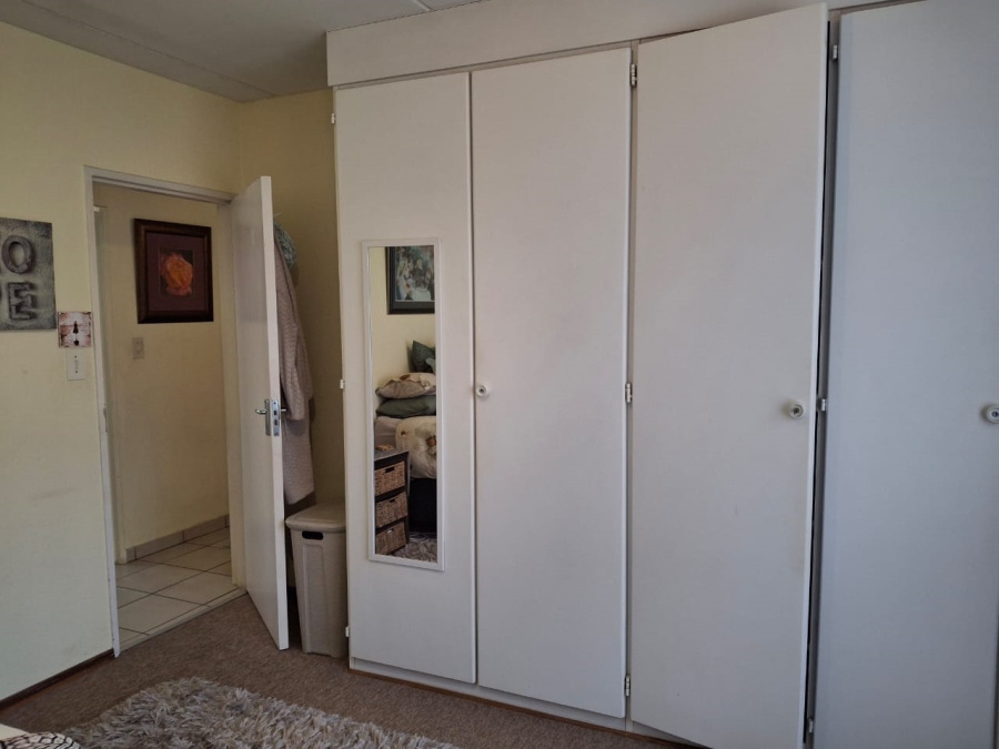 2 Bedroom Property for Sale in Farrarmere Gauteng