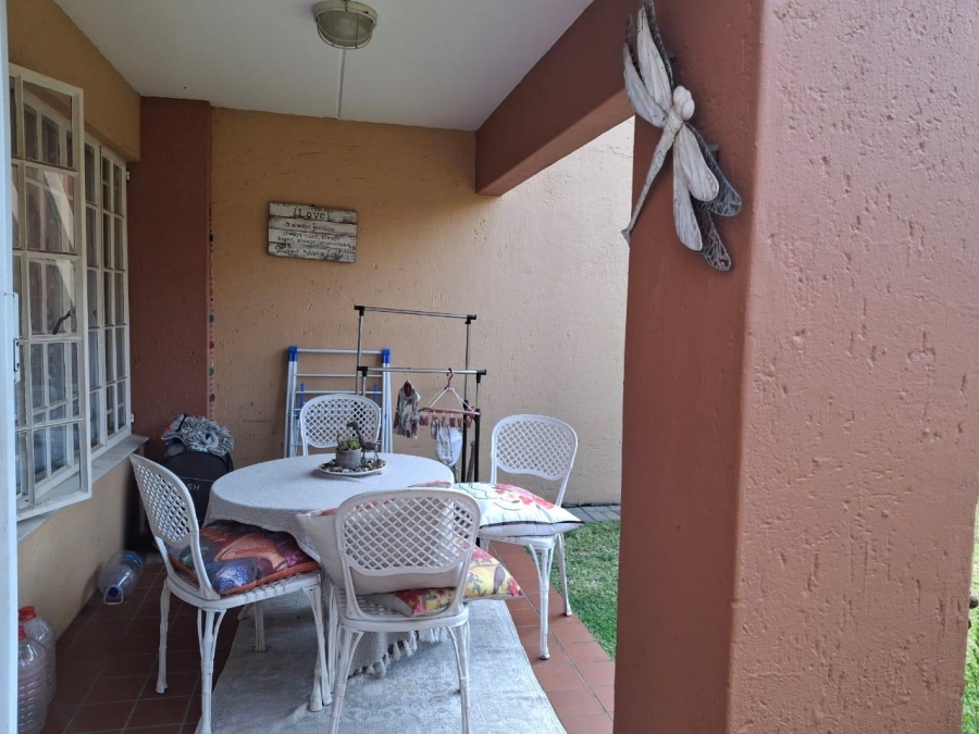2 Bedroom Property for Sale in Farrarmere Gauteng