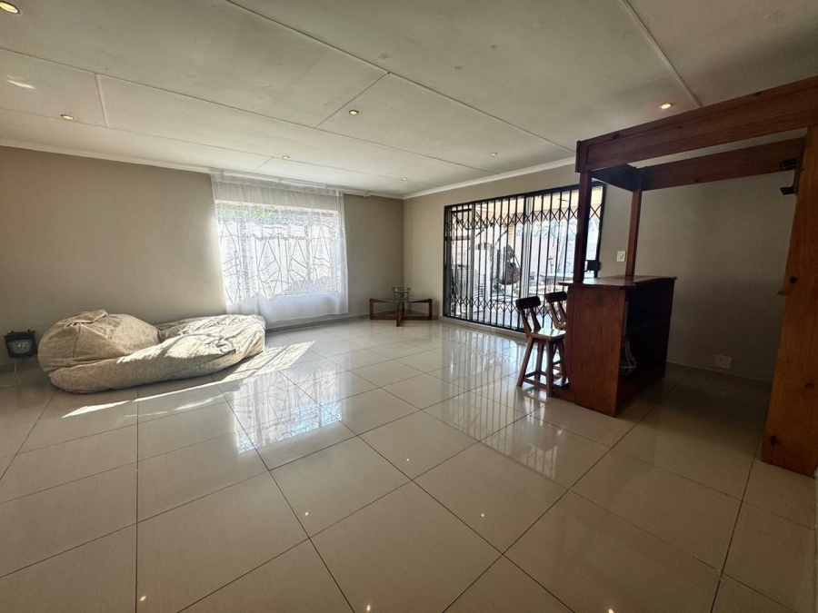 4 Bedroom Property for Sale in General Albertspark Gauteng