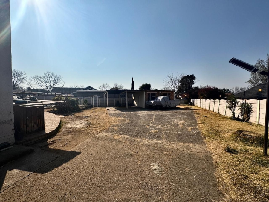 4 Bedroom Property for Sale in General Albertspark Gauteng