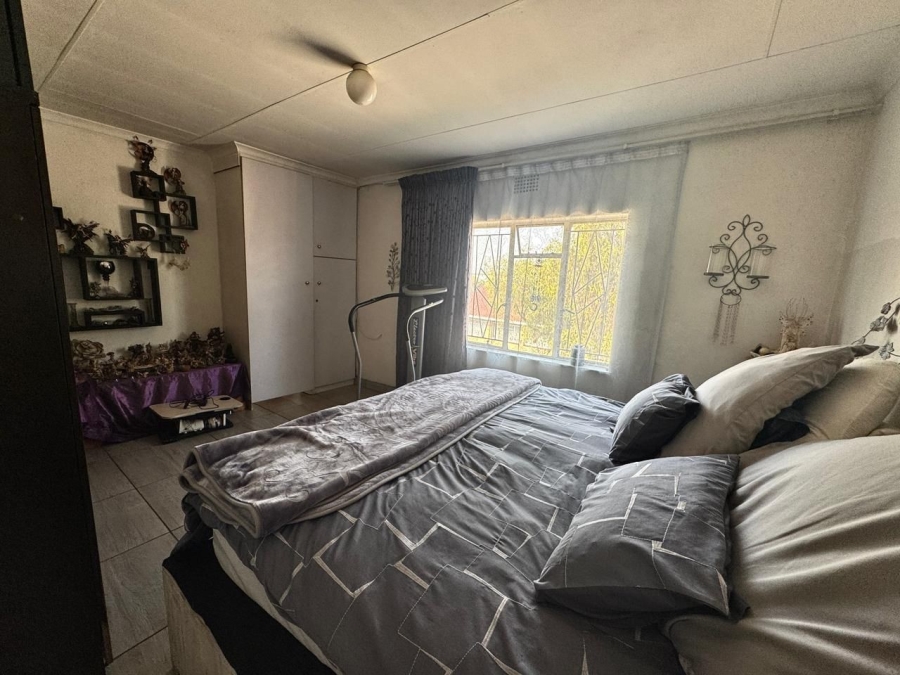 4 Bedroom Property for Sale in General Albertspark Gauteng