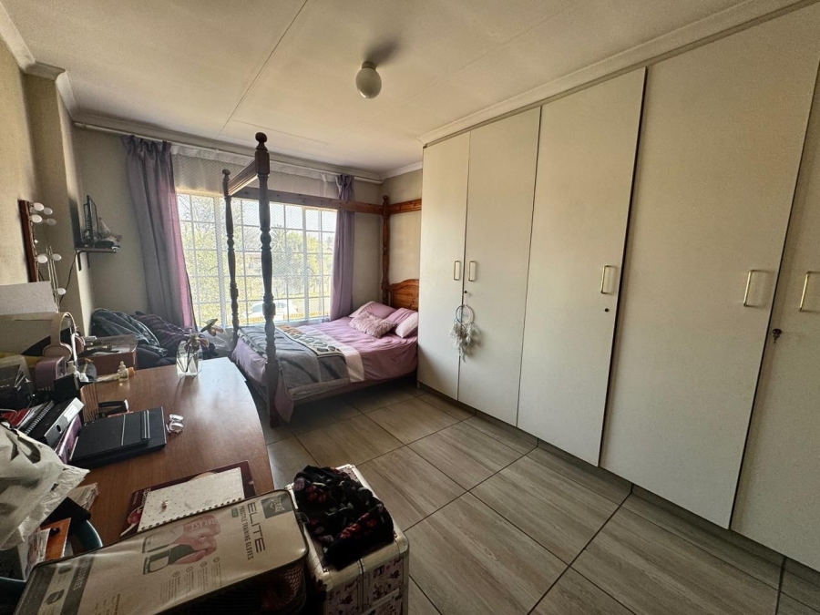 4 Bedroom Property for Sale in General Albertspark Gauteng