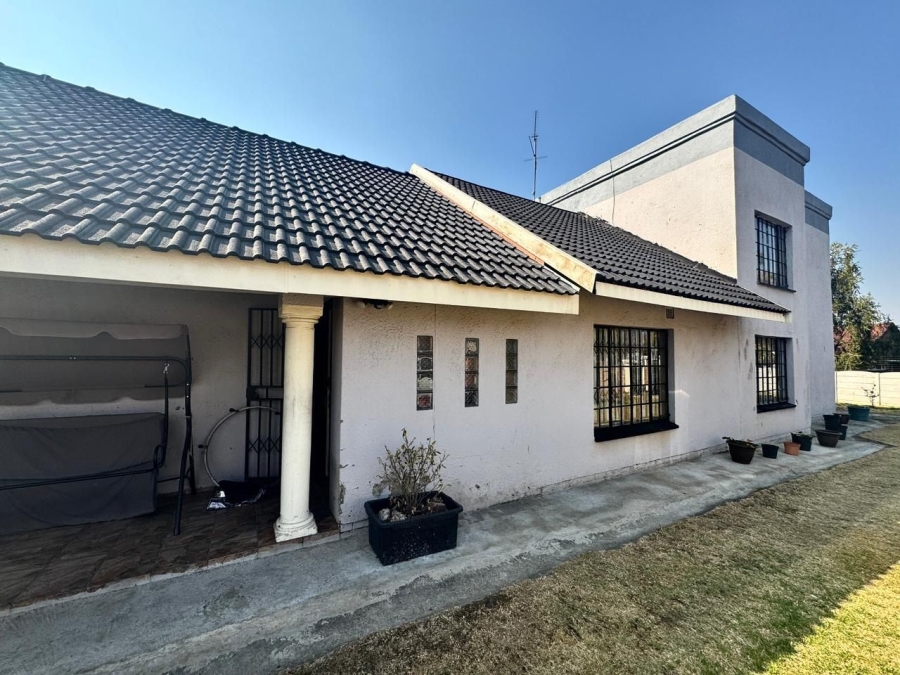 4 Bedroom Property for Sale in General Albertspark Gauteng