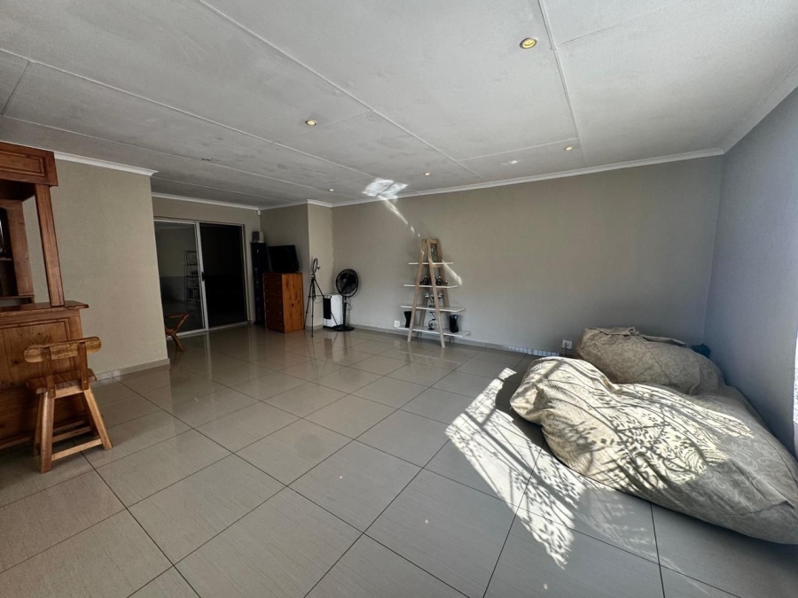 4 Bedroom Property for Sale in General Albertspark Gauteng