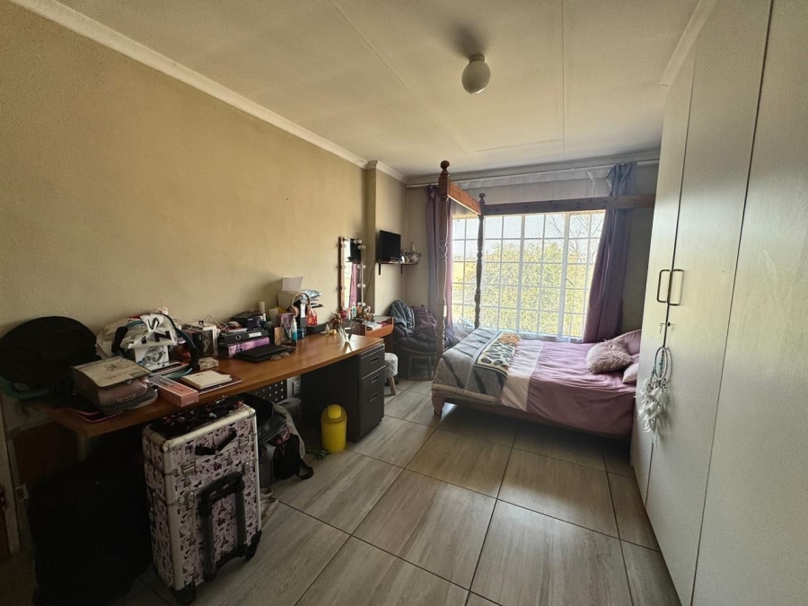 4 Bedroom Property for Sale in General Albertspark Gauteng