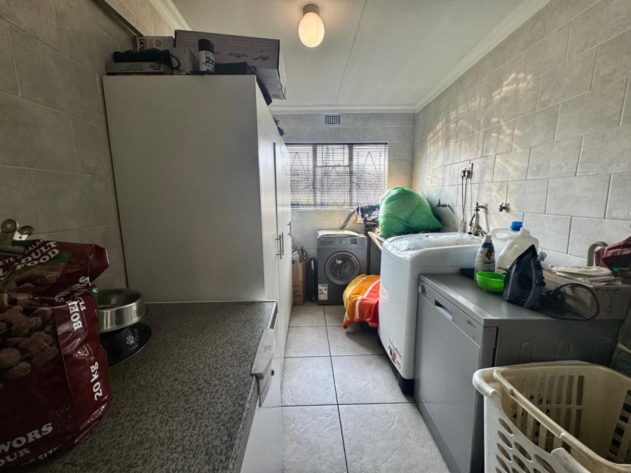 4 Bedroom Property for Sale in General Albertspark Gauteng