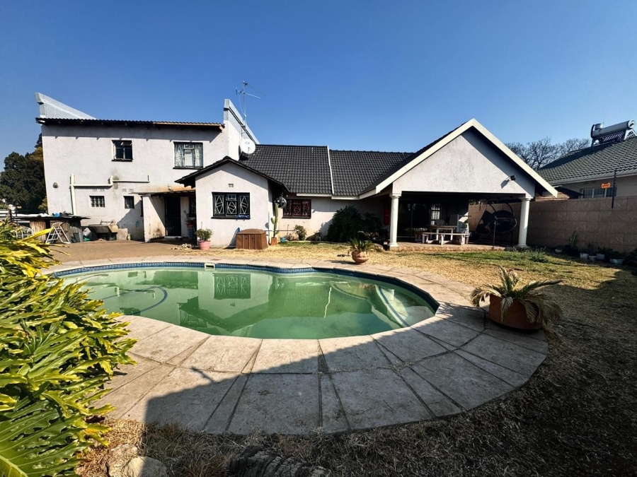 4 Bedroom Property for Sale in General Albertspark Gauteng