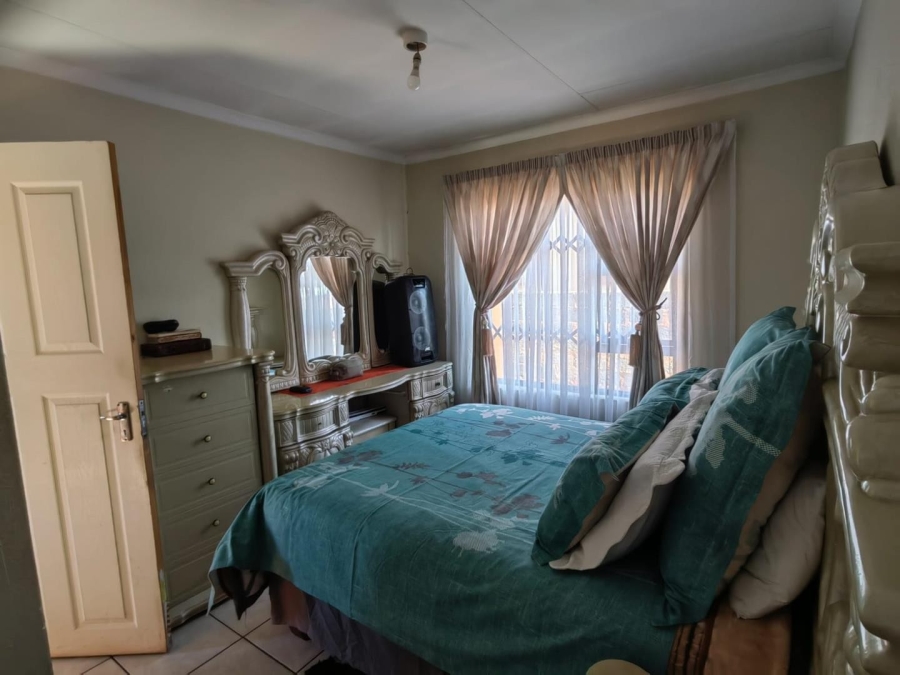 3 Bedroom Property for Sale in Tokoza Gauteng