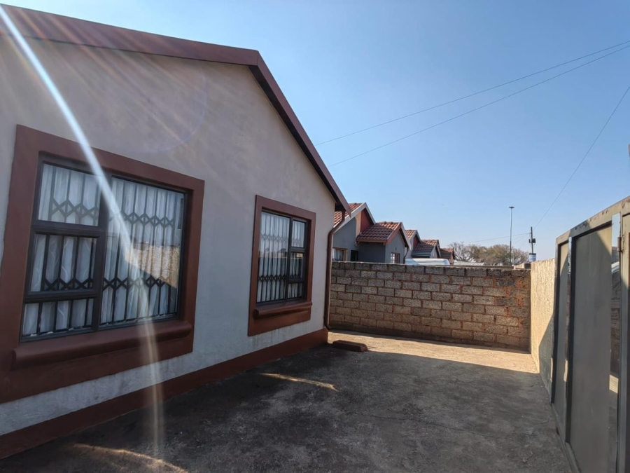 3 Bedroom Property for Sale in Tokoza Gauteng